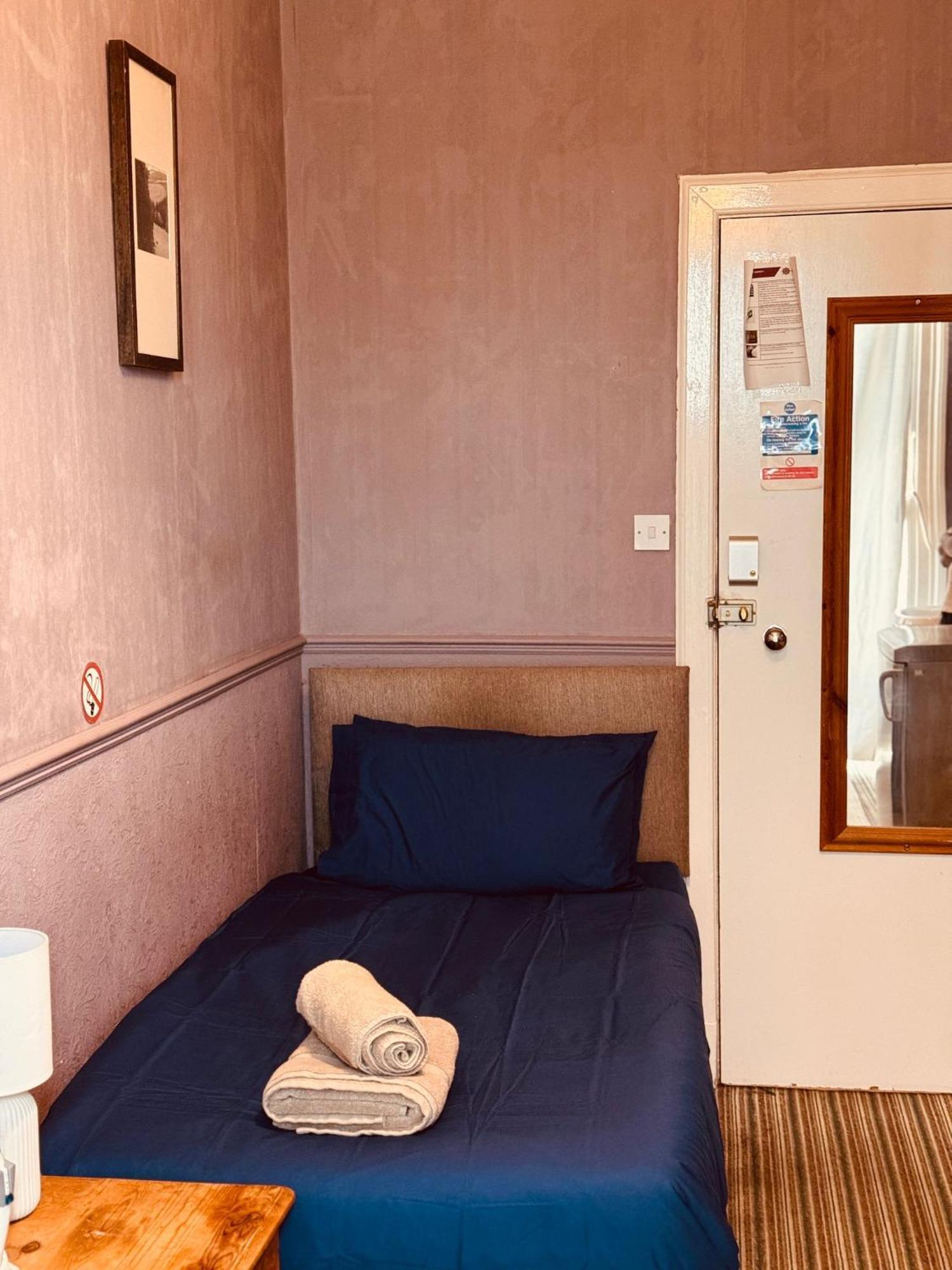 Edinburgh Travel Guest House Extérieur photo